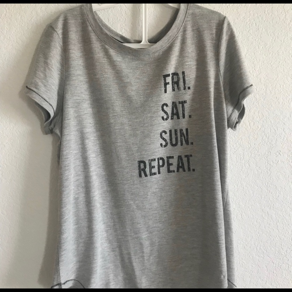 Secret treasures gray graphic Tee size women small